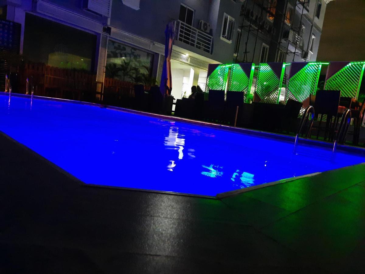 James Court Hotel & Luxury Apartments Леккі Екстер'єр фото