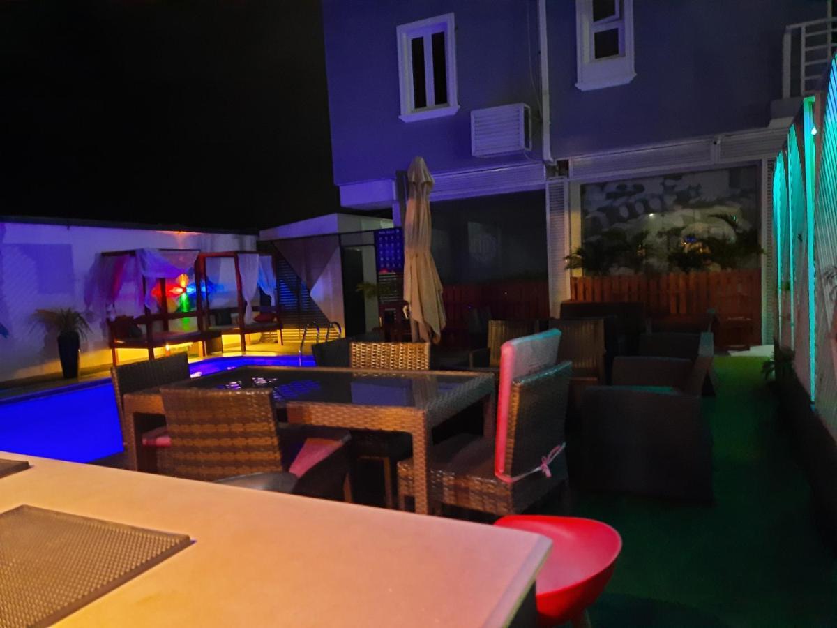 James Court Hotel & Luxury Apartments Леккі Екстер'єр фото