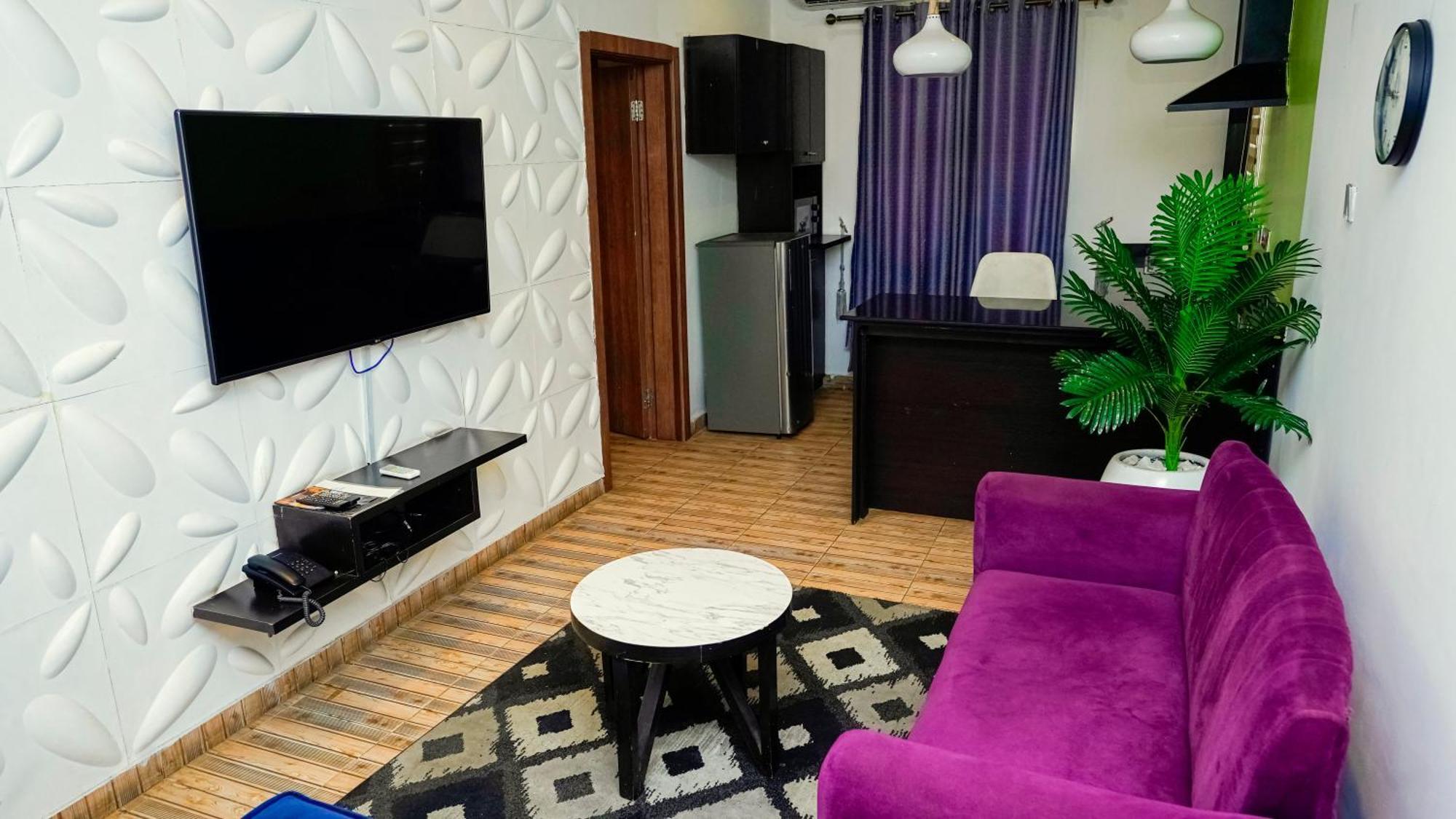 James Court Hotel & Luxury Apartments Леккі Екстер'єр фото