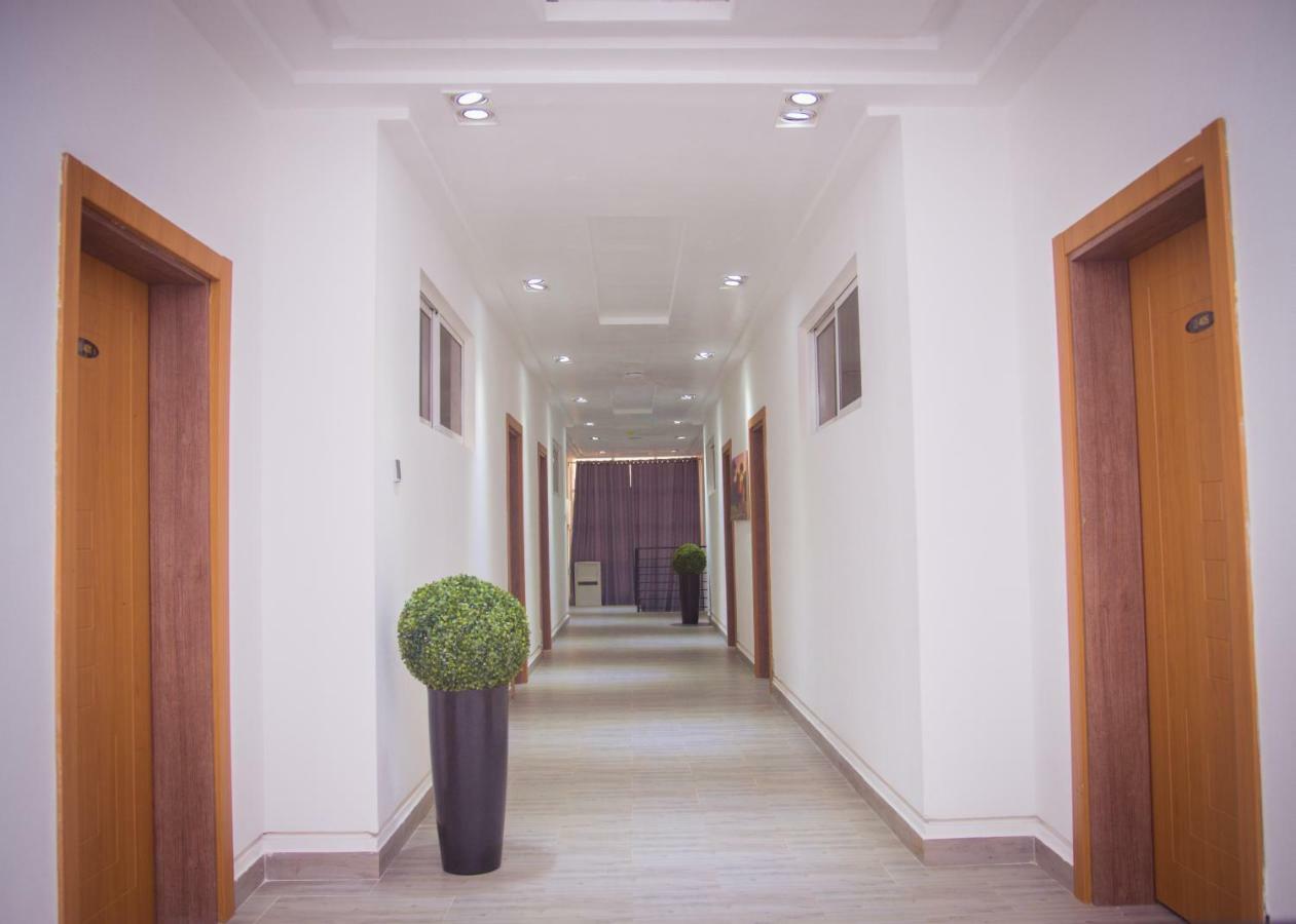 James Court Hotel & Luxury Apartments Леккі Екстер'єр фото