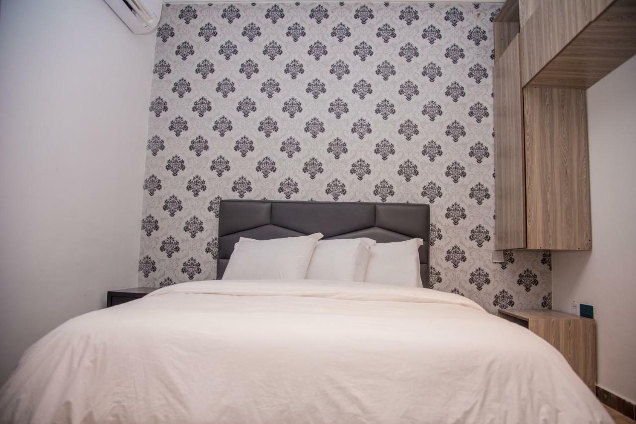 James Court Hotel & Luxury Apartments Леккі Екстер'єр фото